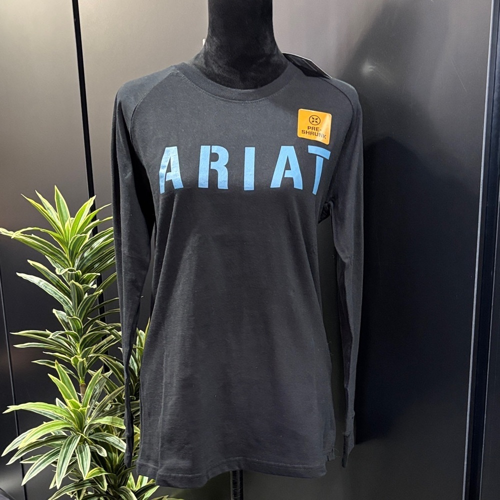Ariat Cotton strong pre-shrunk, logo chest, crew,rib knit cuffs,drop tail